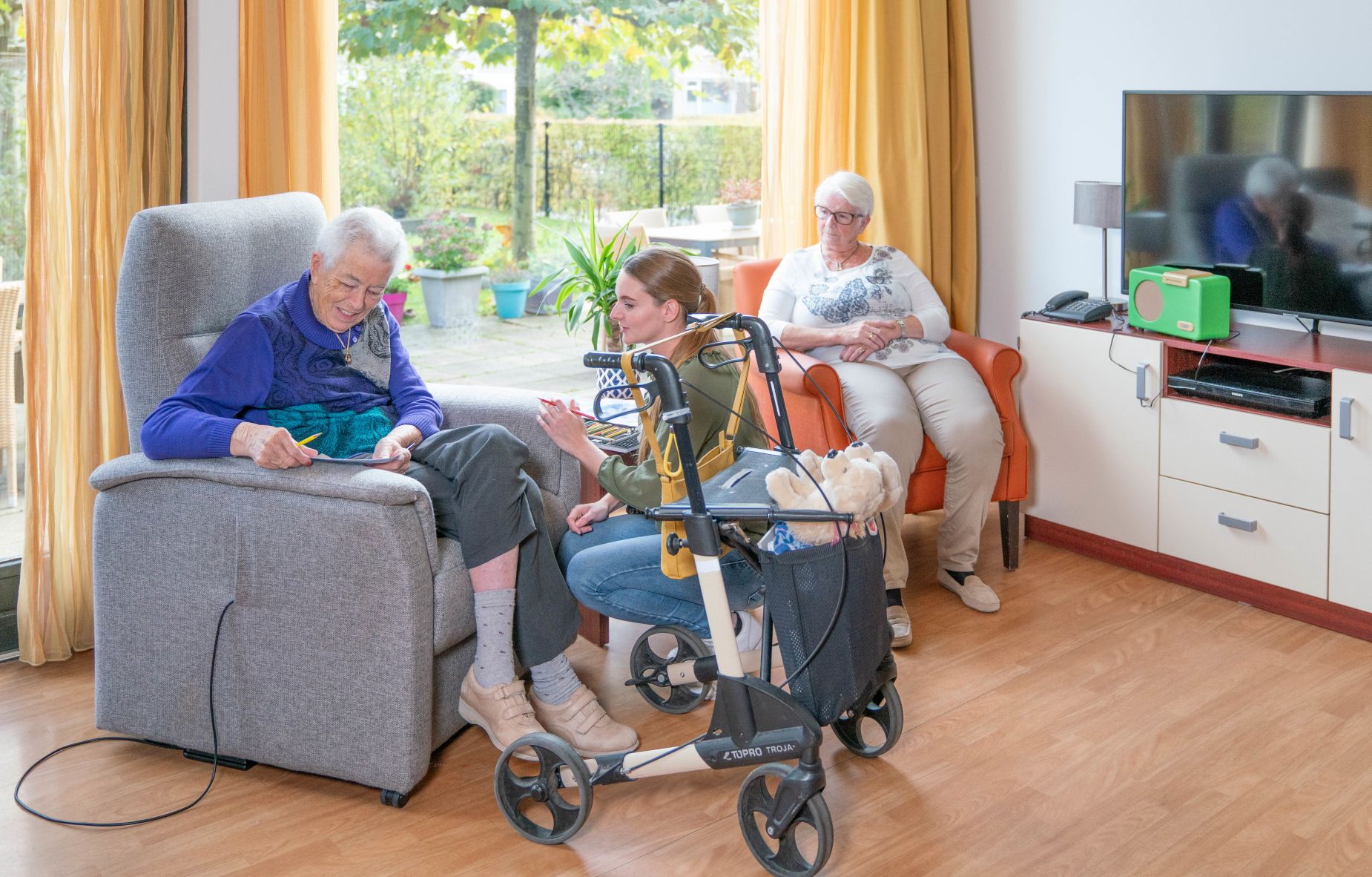 PH Woonkamer R Den Otter Mw Ackema Mw Notenboom 3 PZC Dordrecht-woonzorgcentrum Dubbelmonde