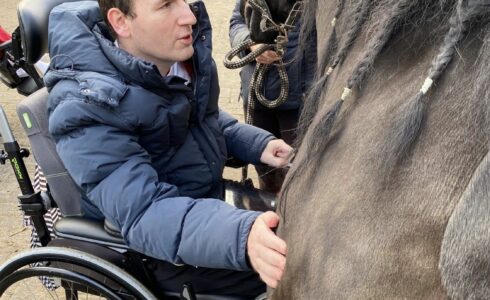 PZC Dordrecht-samenwerking manege