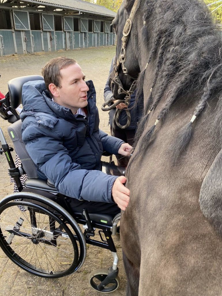 PZC Dordrecht-samenwerking manege